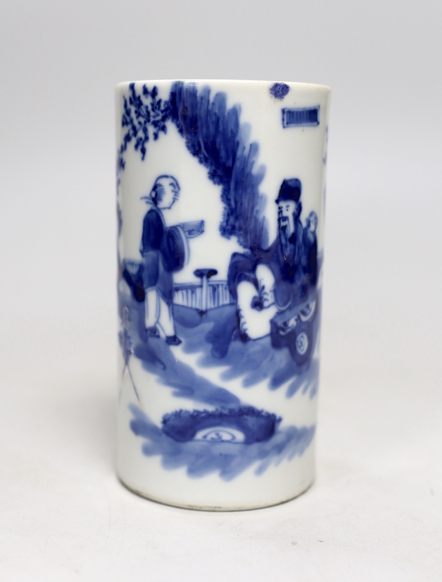 A late 19th century Chinese blue and white brushpot. 13cm tall